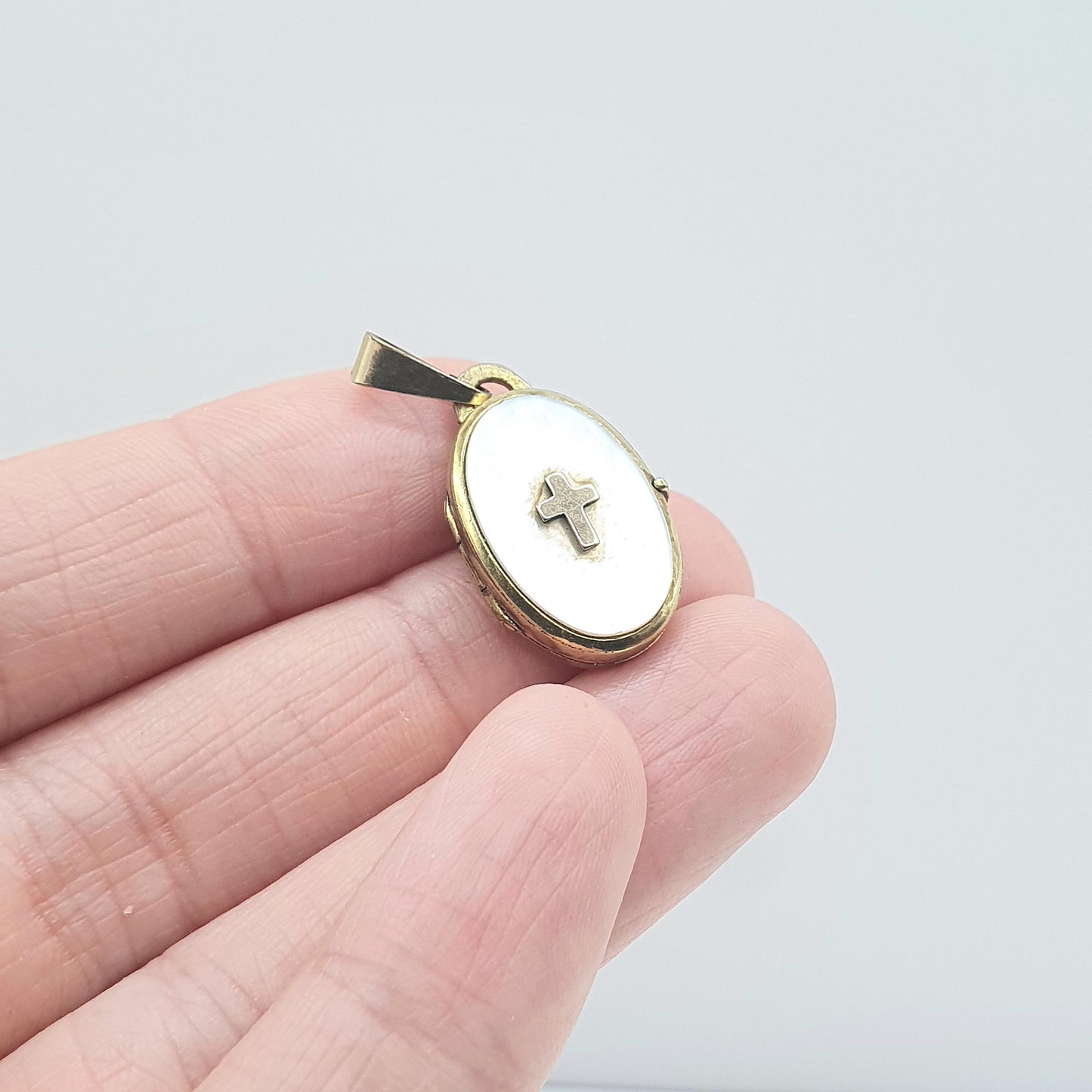 Vintage Rolled Gold Crucifix Cross Locket Pendant Necklace Mother of Pearl Oval Picture Photo Gold Filled Jewelry Jewellery