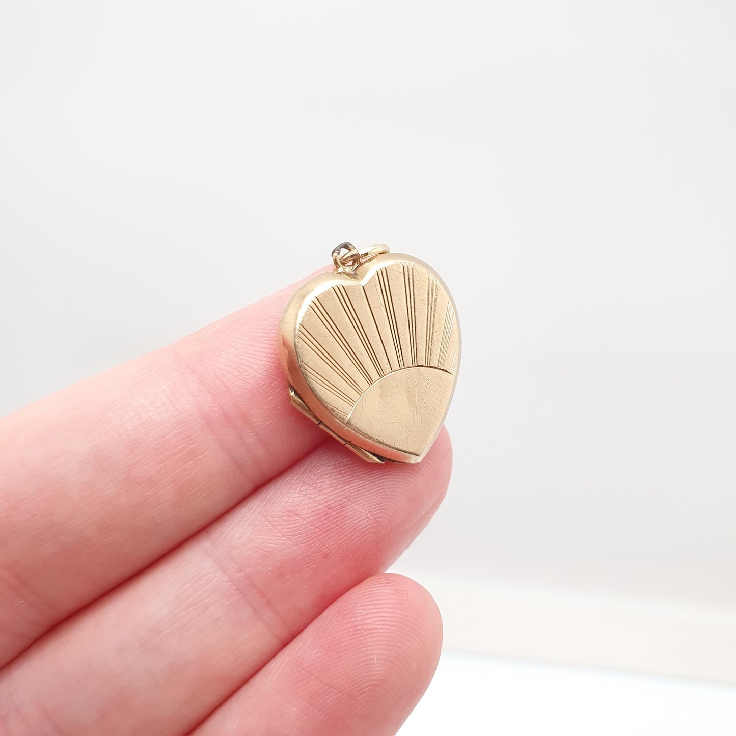 Antique 9ct 9k Gold Heart Locket Sunburst Art Deco Solid Yellow Gold Back & Front Engraved 1920s Necklace Photo Pendant Jewelry Jewellery