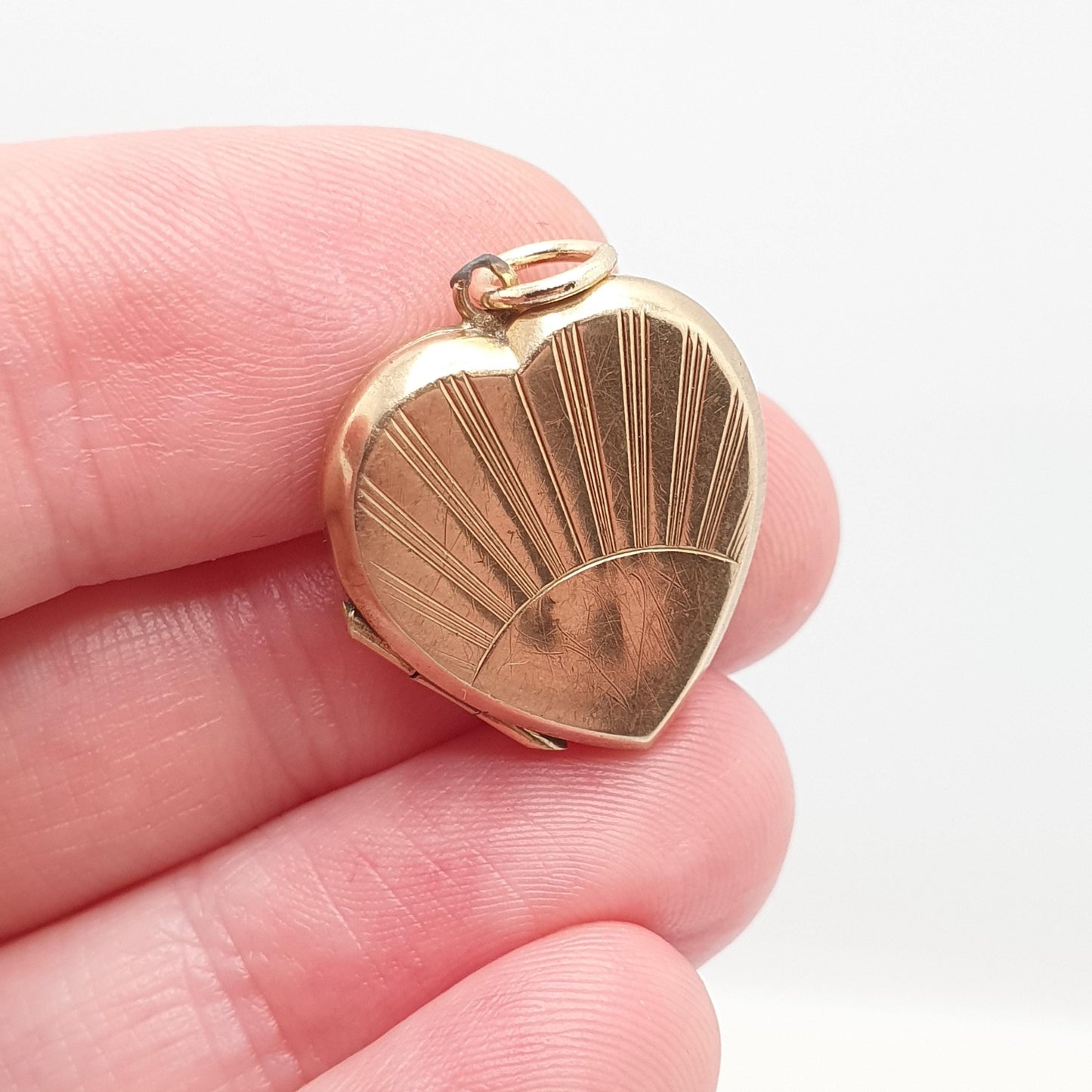 Antique 9ct 9k Gold Heart Locket Sunburst Art Deco Solid Yellow Gold Back & Front Engraved 1920s Necklace Photo Pendant Jewelry Jewellery