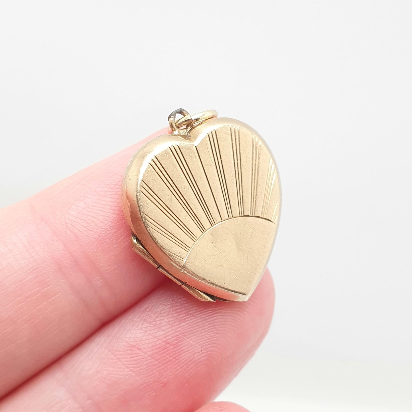 Antique 9ct 9k Gold Heart Locket Sunburst Art Deco Solid Yellow Gold Back & Front Engraved 1920s Necklace Photo Pendant Jewelry Jewellery