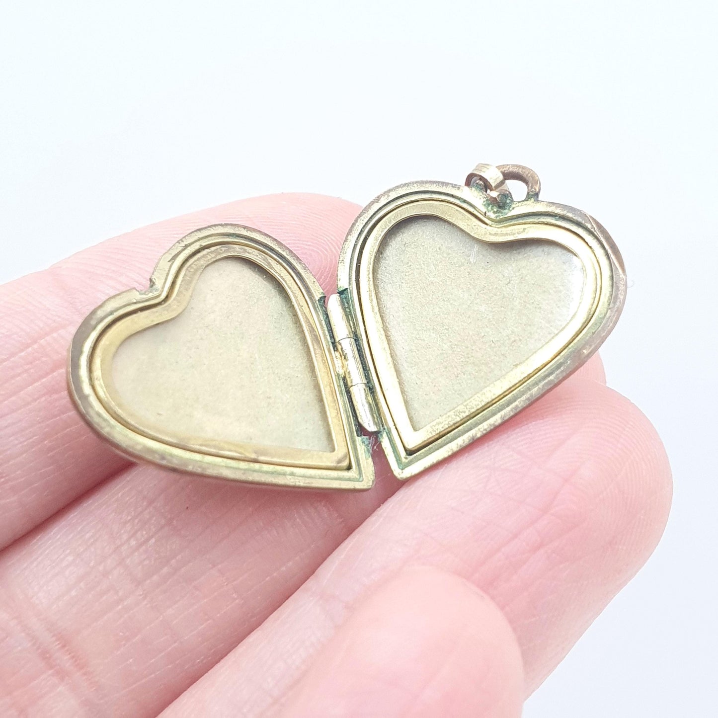 Vintage Rolled Gold Heart Locket Gold Filled Necklace Pendant Engraved Picture Photo Cute Gift Womens Ladies Retro Jewelry Jewellery