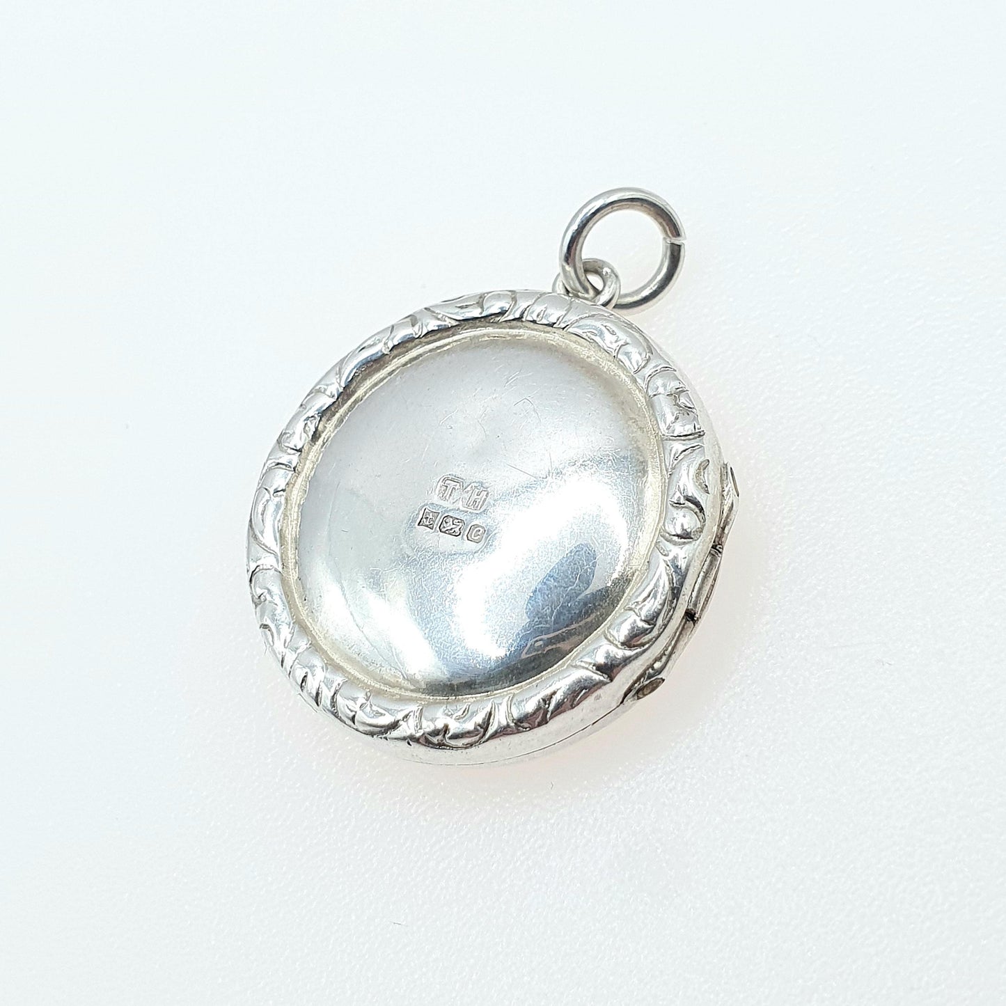 Vintage Sterling Silver Round Locket Chased Border Circle Picture Pendant Necklace Scroll Engraving Ladies Womens Jewelry Jewellery Mens