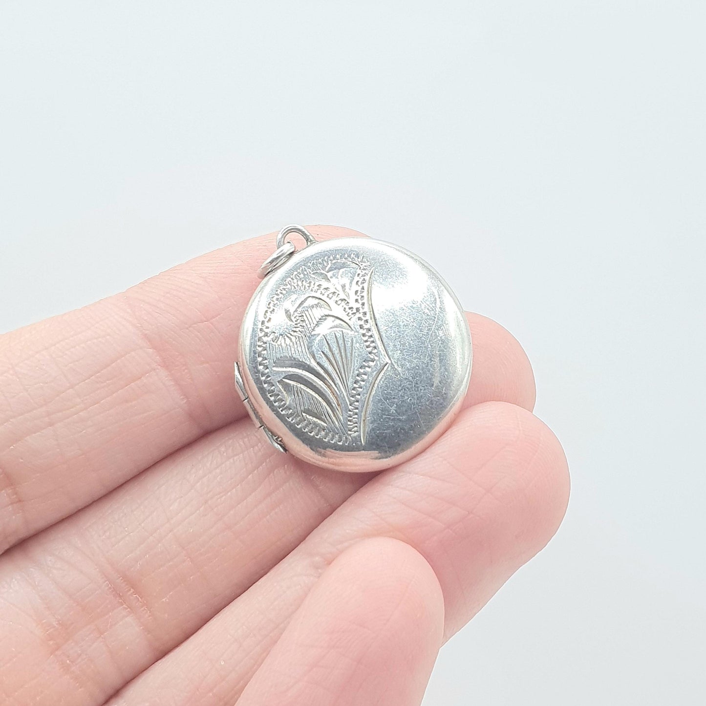 Vintage Sterling Silver Round Locket Circle Engraved Picture Photo 1977 Pendant Necklace Ladies Womens Jewelry Jewellery Mens
