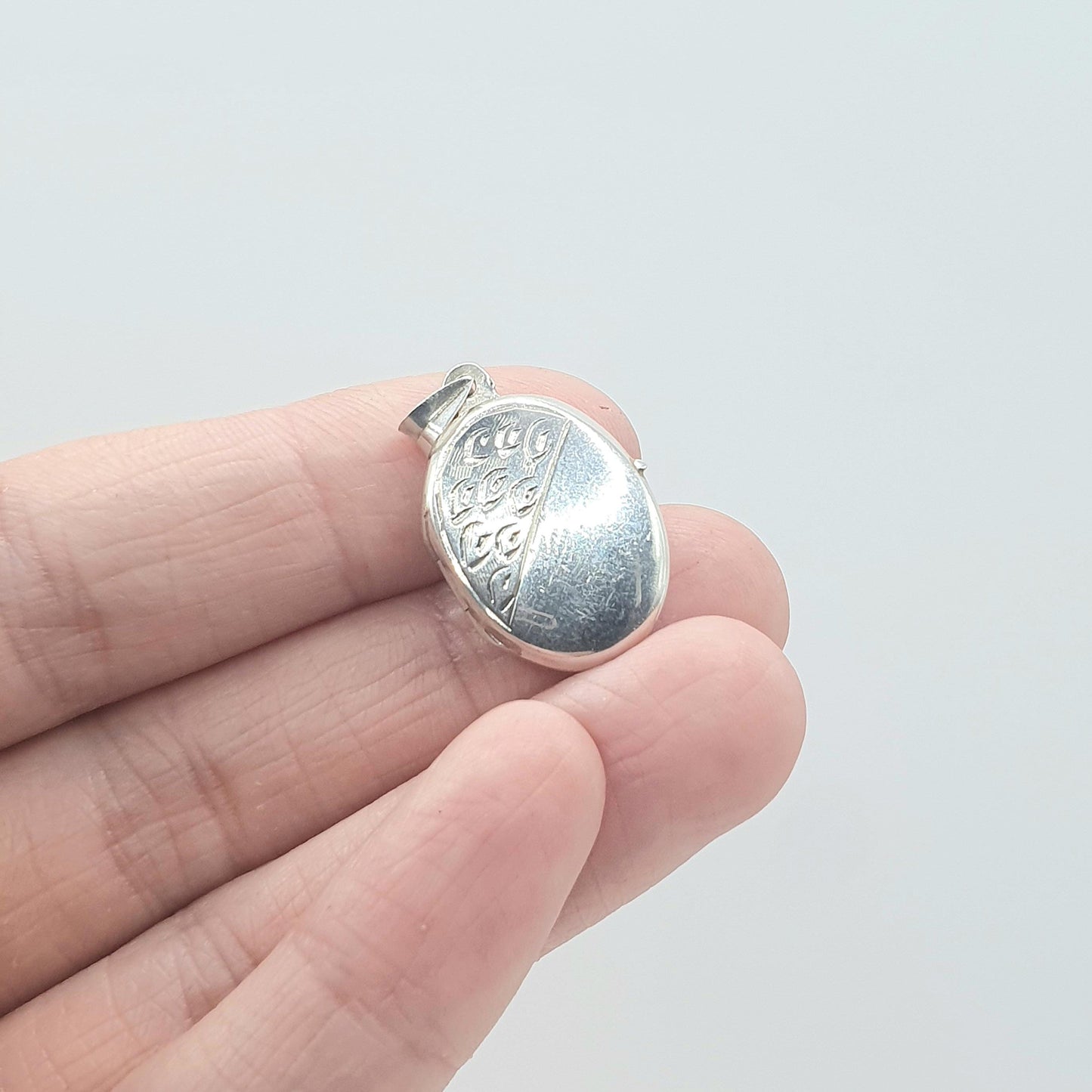 Vintage Sterling Silver Small Oval Locket Engraved Face Necklace Pendant Photo Gift Jewelry Womens Jewellery Ladies Large