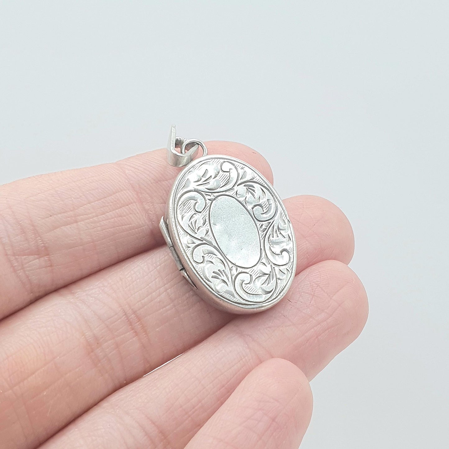 Vintage Sterling Silver Oval Locket Scroll Engraved Face Photo Keepsake Gift Pendant Necklace Womens Unisex Jewelry Jewellery