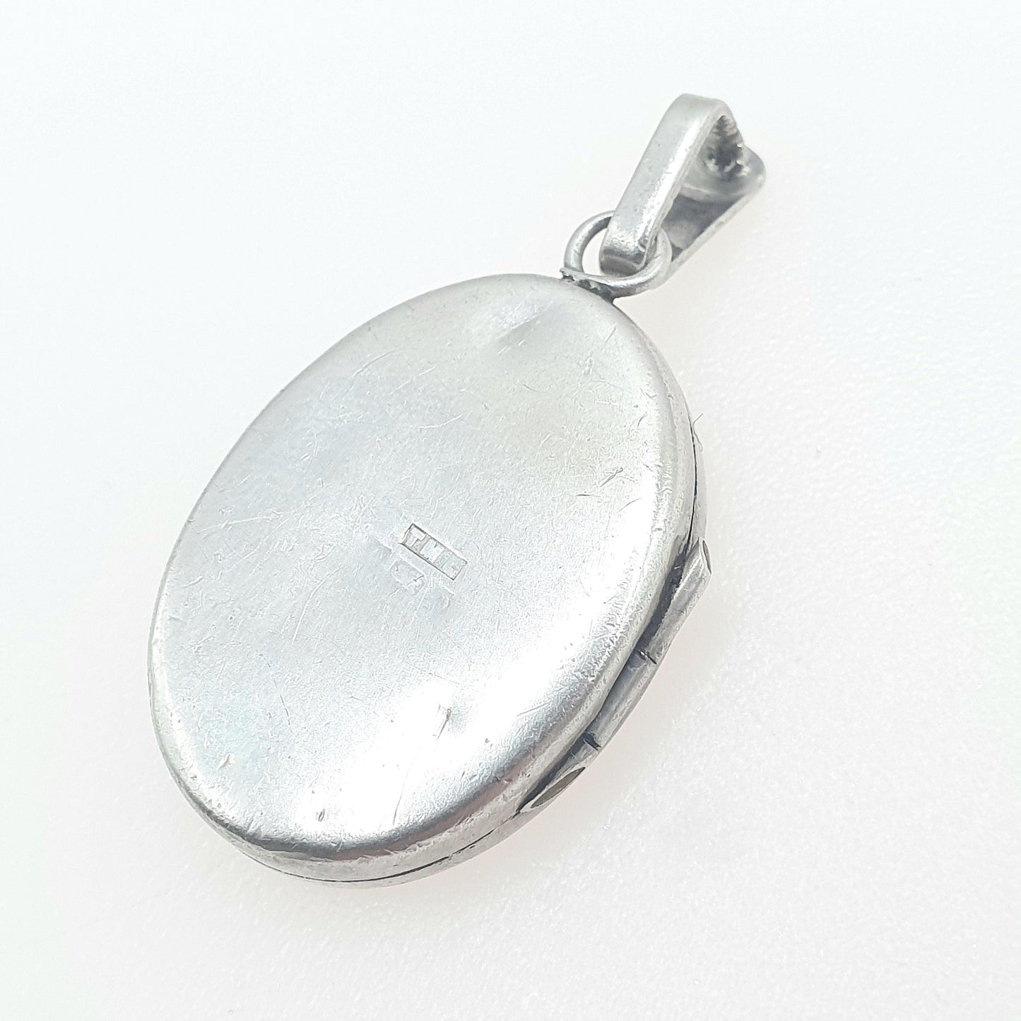 Vintage Sterling Silver Oval Locket Scroll Engraved Face Photo Keepsake Gift Pendant Necklace Womens Unisex Jewelry Jewellery