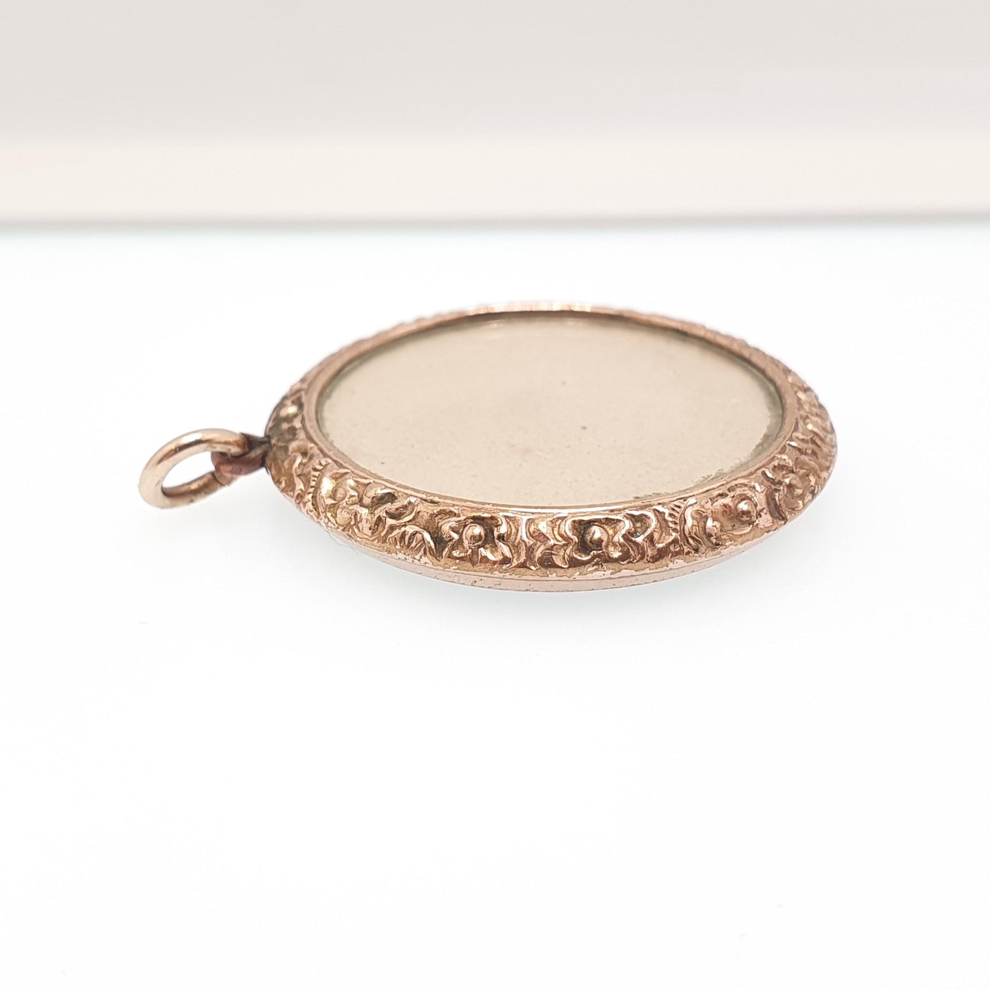 Antique Rolled Gold Victorian Locket Pendant Necklace Chased Border Round Circle Shape Vintage Gold Filled Womens Jewelry Jewellery