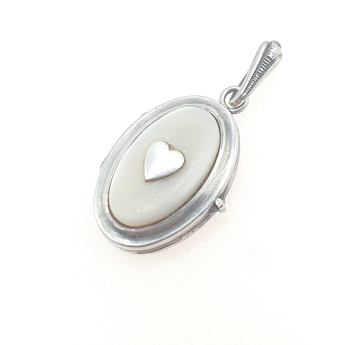 Vintage Solid Silver Mother of Pearl Locket Heart Centre White Shell Keepsake Photo Cute Sweetheart Ladies Womens Jewelry Jewellery