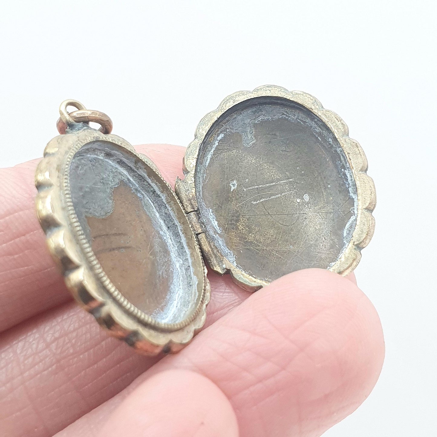 Antique Victorian Gold Tone Locket Necklace Pendant Photo Oval Base Metal Engine Turned Pattern Vintage Womens Ladies Jewellery Jewelry