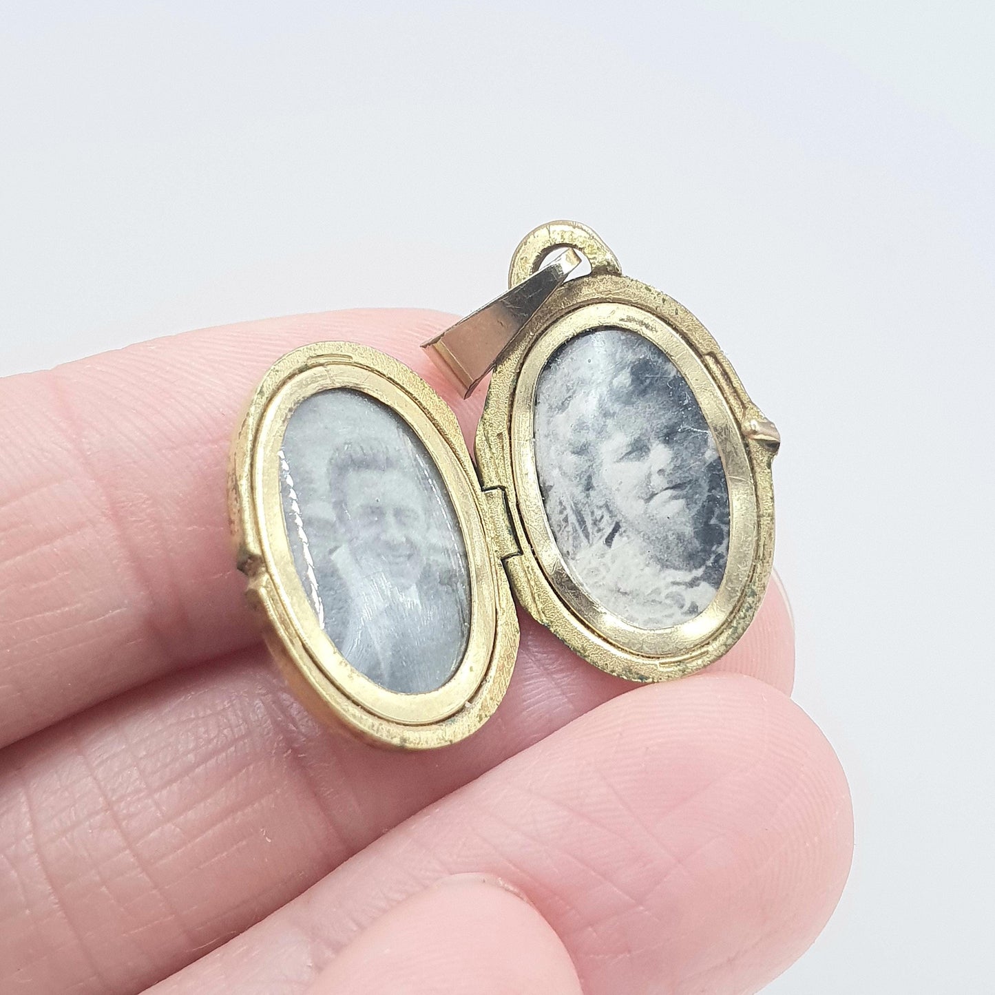 Vintage Rolled Gold Crucifix Cross Locket Pendant Necklace Mother of Pearl Oval Picture Photo Gold Filled Jewelry Jewellery