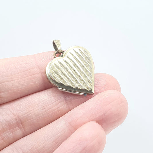 Vintage Rolled Gold Heart Locket Gold Filled Necklace Pendant Engraved Picture Photo Cute Gift Womens Ladies Retro Jewelry Jewellery