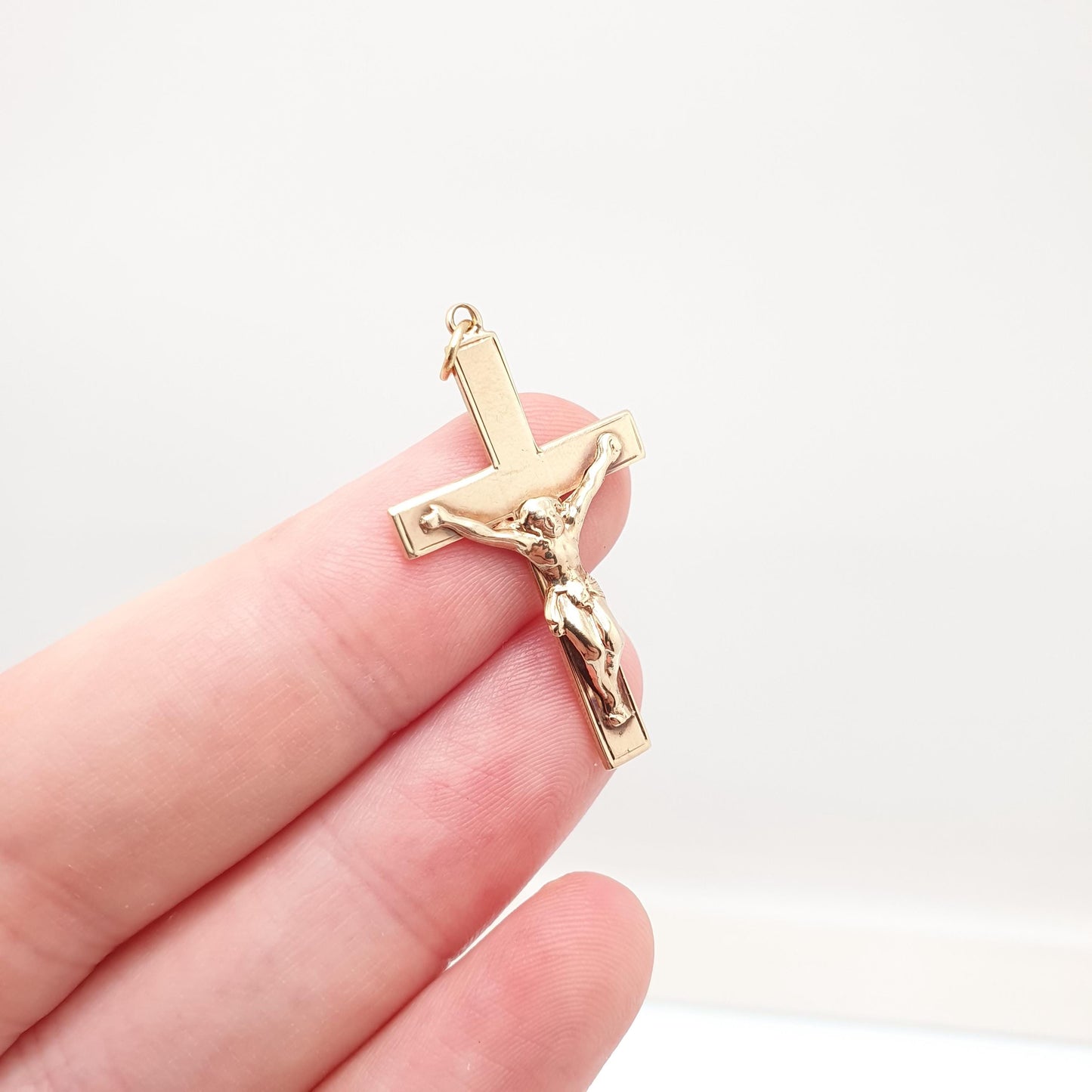 Vintage 9k 9ct Gold Jesus On The Cross Crucifix Necklace Pendant 1966 Hallmark Solid 375 Christian Religious Mens Womens Jewelry Jewellery