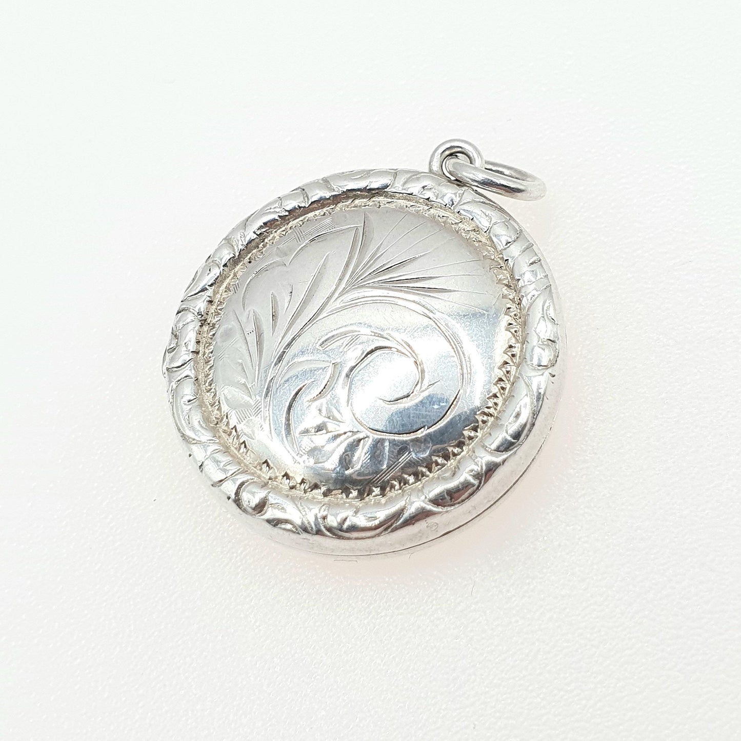 Vintage Sterling Silver Round Locket Chased Border Circle Picture Pendant Necklace Scroll Engraving Ladies Womens Jewelry Jewellery Mens