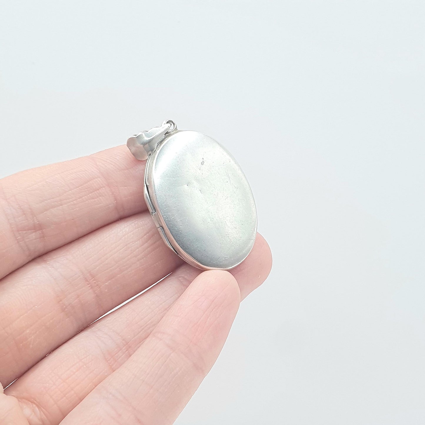 Vintage Sterling Silver Oval Locket Plain Faces Smooth Retro Pendant Necklace Photo Picture Gift Jewelry Womens Mens Unisex Jewellery