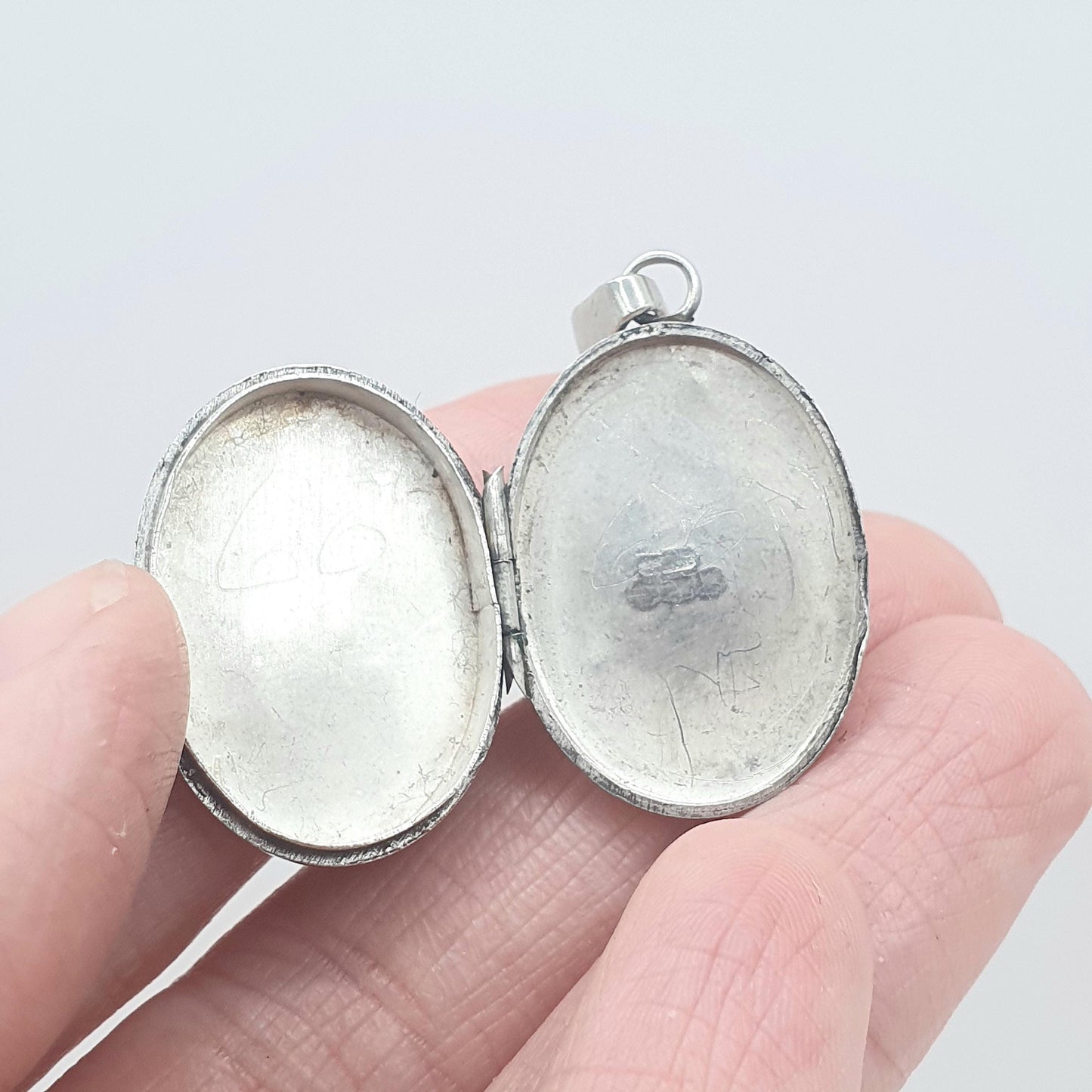 Vintage Sterling Silver Oval Locket Scroll Engraved Face Photo Keepsake Gift Pendant Necklace Womens Unisex Jewelry Jewellery