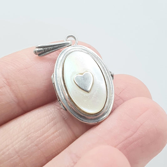 Vintage Solid Silver Mother of Pearl Locket Heart Centre White Shell Keepsake Photo Cute Sweetheart Ladies Womens Jewelry Jewellery