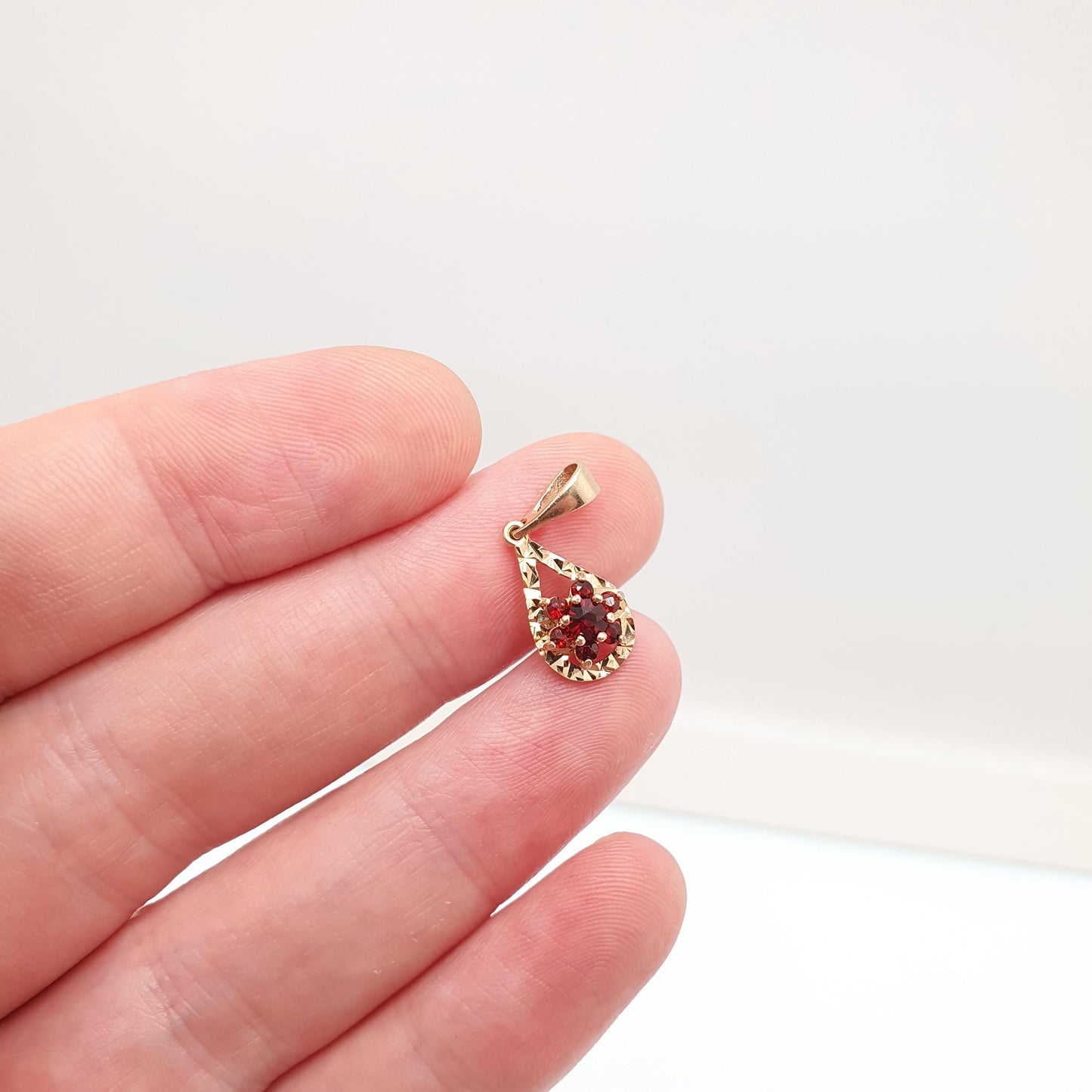 Vintage 9ct 9k Gold Garnet Pendant Necklace Bohemian Style Genuine Red Gemstone Teardrop Pear Cluster Solid 375 Womens Jewellery Jewelry