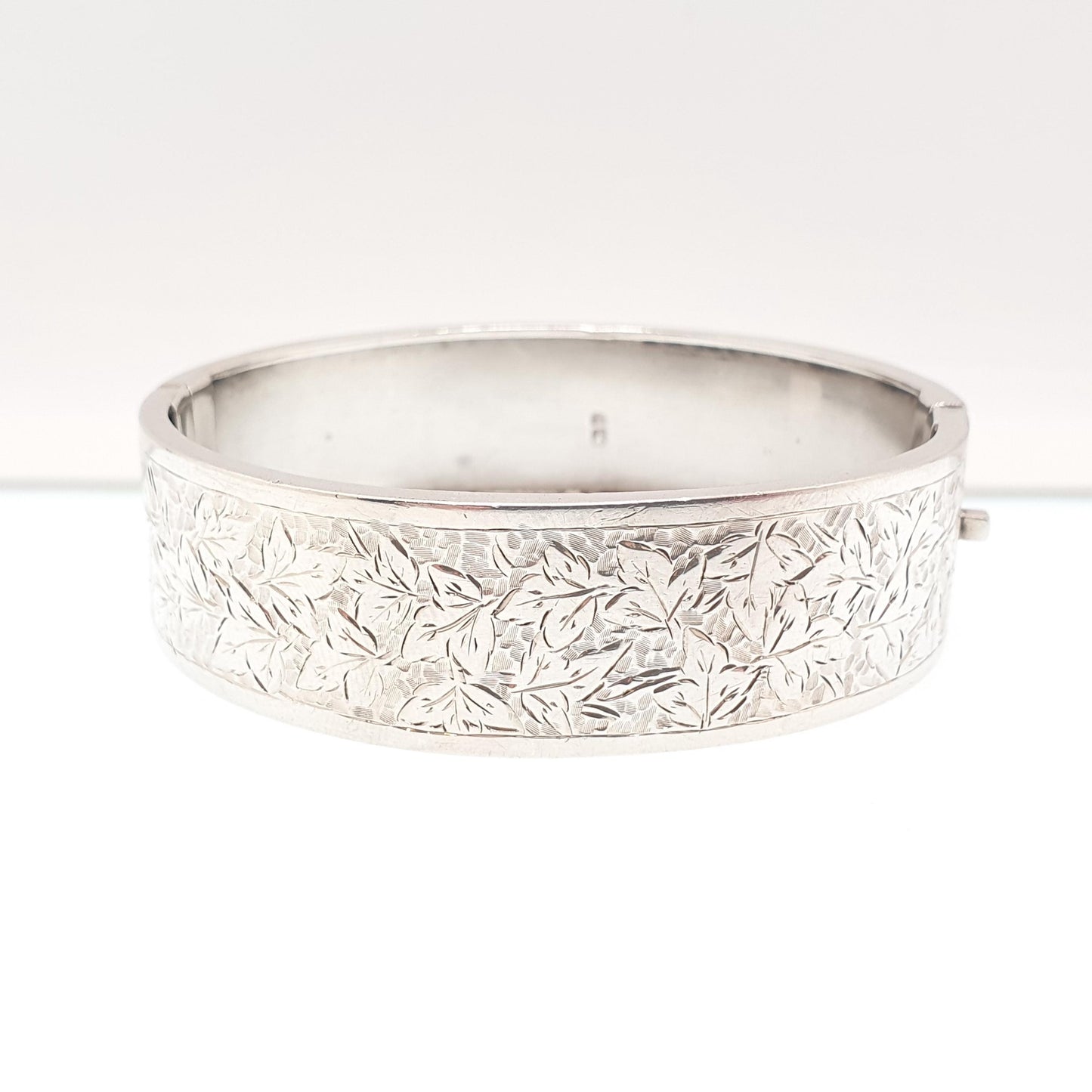 Antique Victorian Sterling Silver Snap Bracelet Bangle Leaf Hand Engraved Pattern 21.94g Vintage Womens Jewelry Jewellery