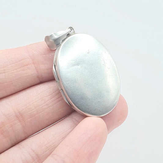 Vintage Sterling Silver Oval Locket Plain Faces Smooth Retro Pendant Necklace Photo Picture Gift Jewelry Womens Mens Unisex Jewellery