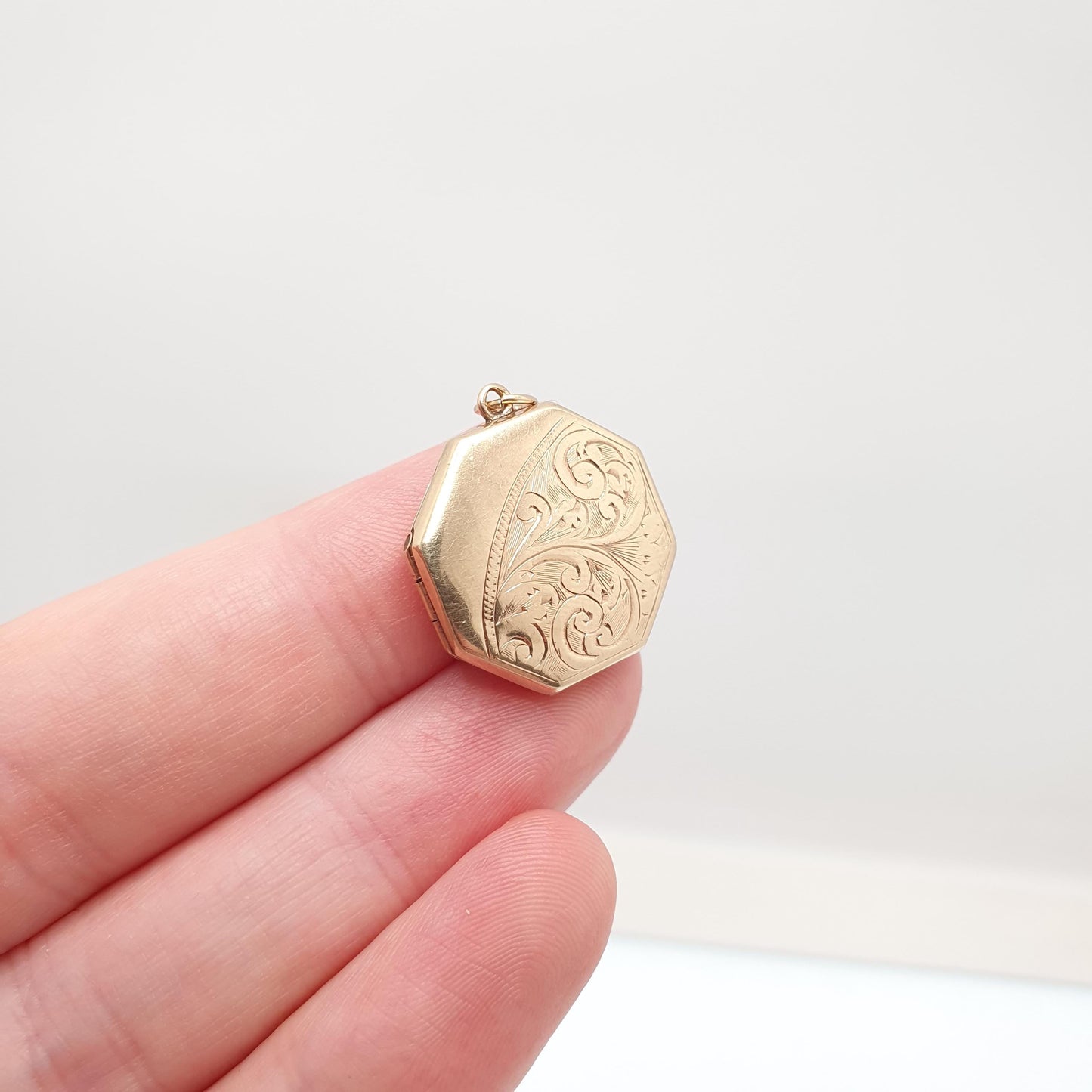 Antique 9ct 9k Gold Octagonal Locket Pendant Art Deco Engraved Solid 375 9kt Back & Front Picture Photo Vintage Necklace