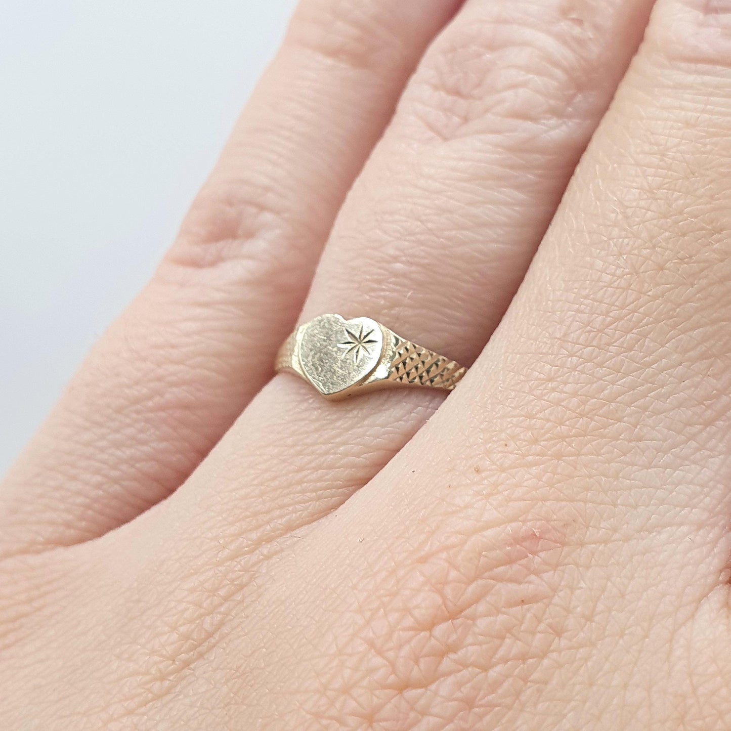 Vintage 9ct Gold Heart Signet Ring Star Engraved Love and Loyalty Mens Womens Unisex Jewelry Antique Jewellery