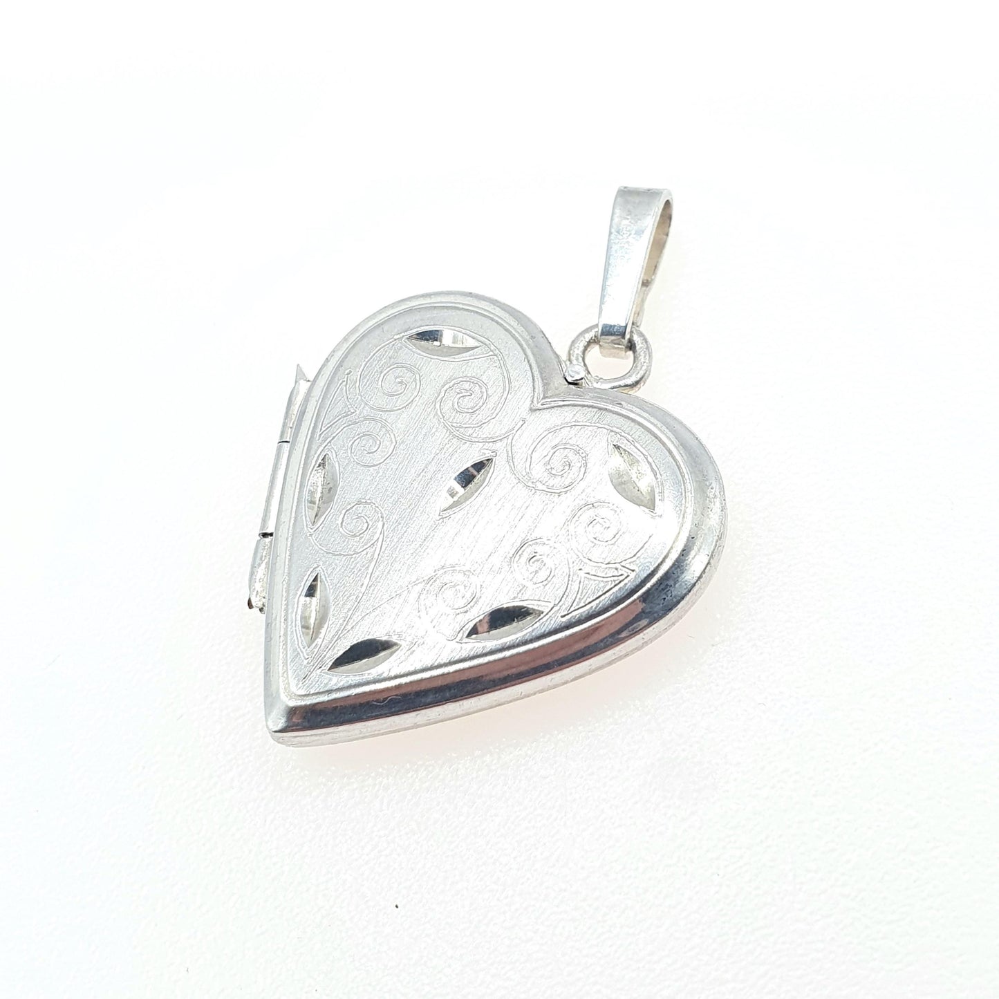 Vintage Sterling Silver Heart Locket Scroll Pattern Cute Picture Photo Pendant Necklace Womens Ladies Jewelry Jewellery