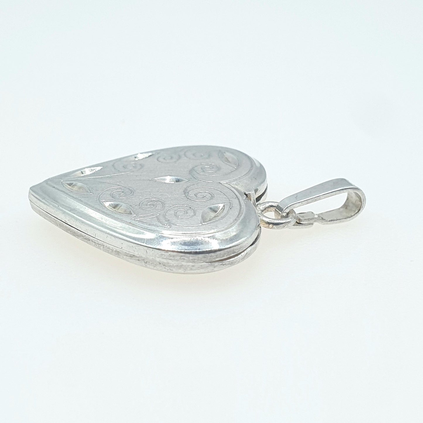 Vintage Sterling Silver Heart Locket Scroll Pattern Cute Picture Photo Pendant Necklace Womens Ladies Jewelry Jewellery