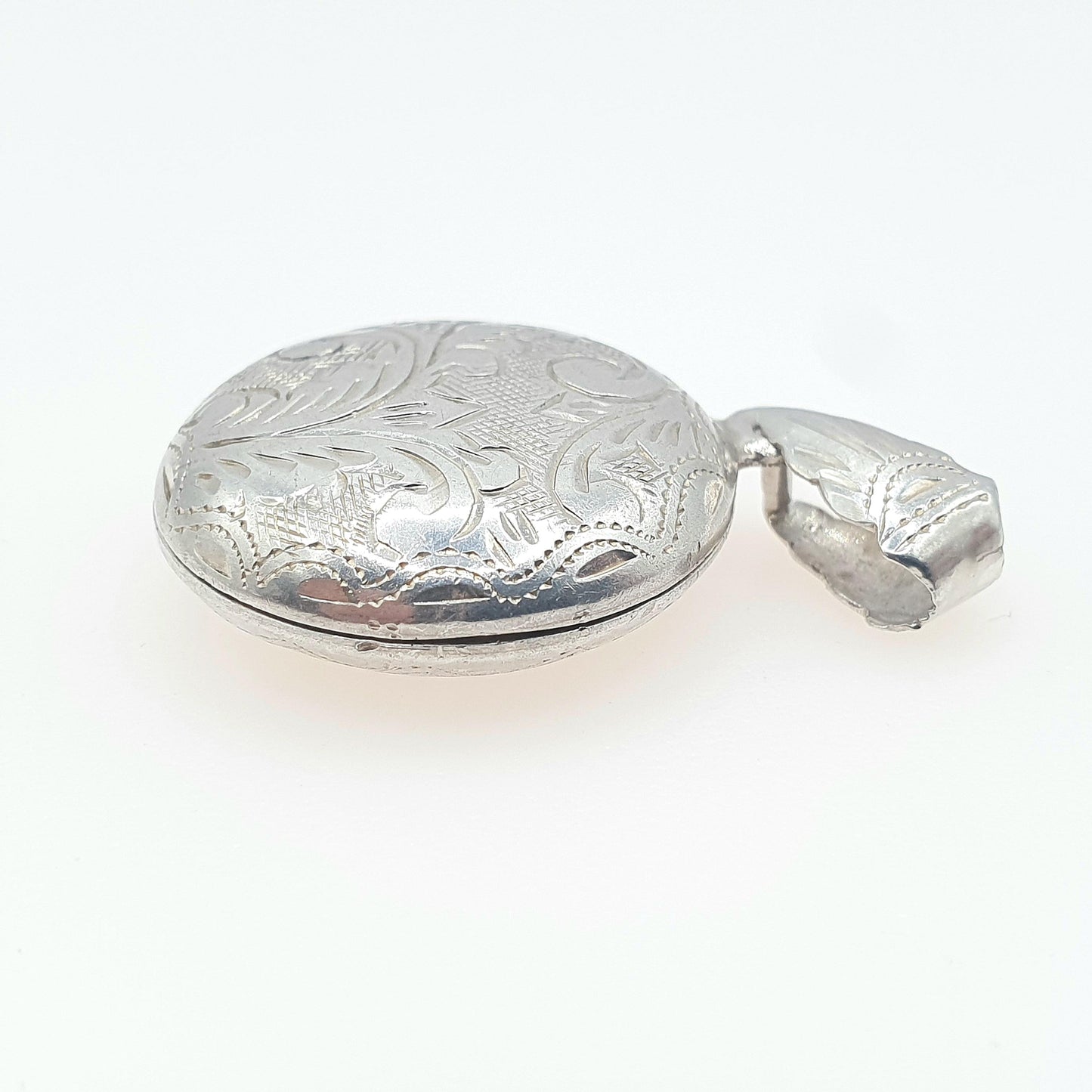 Vintage Sterling Silver Round Locket Engraved Both Sides Photo Pendant Necklace Keepsake Womens Jewelry Jewellery Unisex Mens