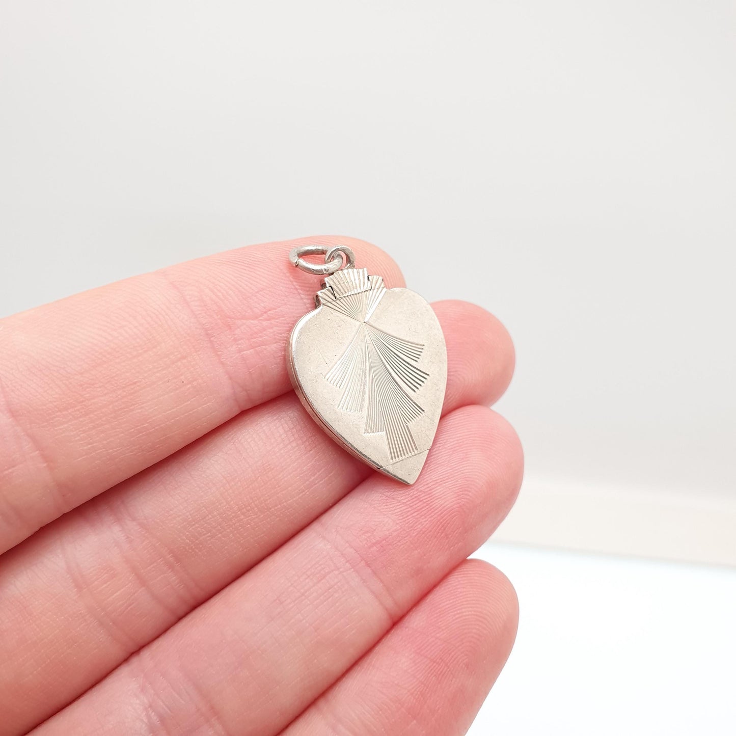Antique Sterling Silver Locket Art Deco Heart Shape Geometric Pattern Arrow Necklace Pendant 1920s Picture Photo Jewelry Vintage Jewellery