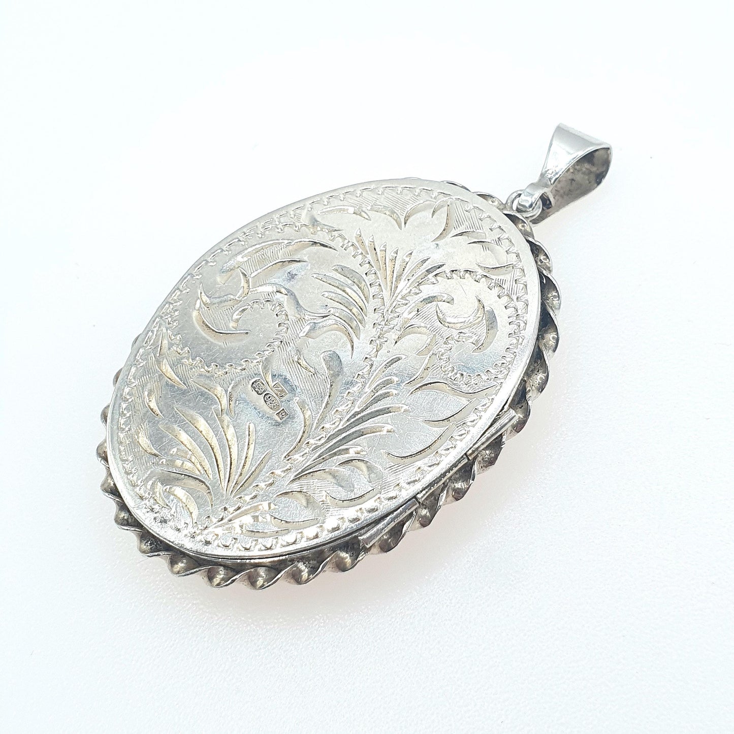 Vintage Sterling Silver Large Oval Locket Gold Highlight Flowers Rope Border Keepsake Gift Pendant Necklace Womens Unisex Jewelry Jewellery