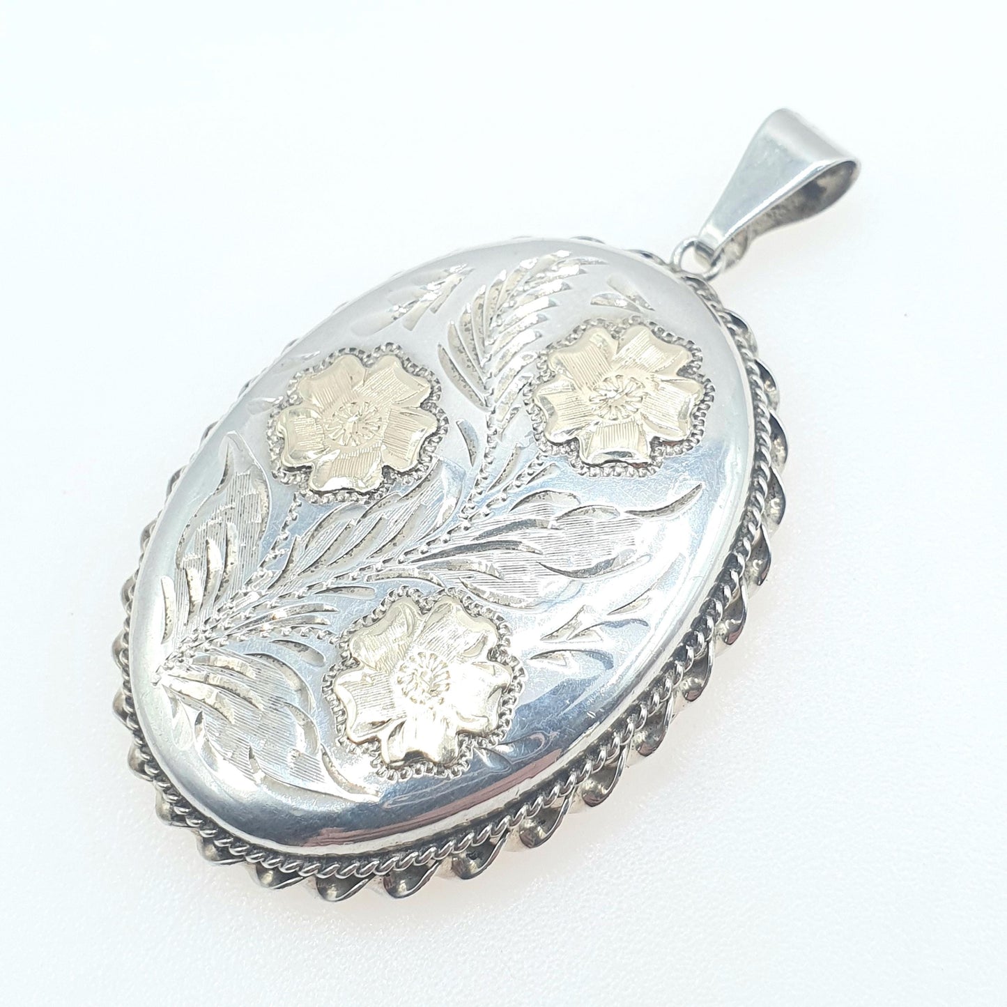 Vintage Sterling Silver Large Oval Locket Gold Highlight Flowers Rope Border Keepsake Gift Pendant Necklace Womens Unisex Jewelry Jewellery