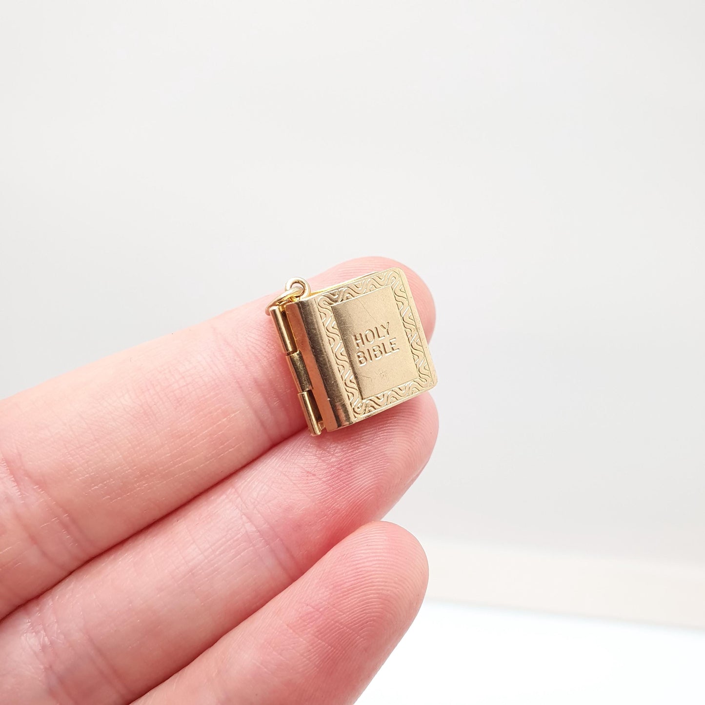 Vintage 9ct 9k Gold Bible Charm Bracelet Opening with Old and New Testament Necklace Pendant Solid 375 Christian Catholic Jewellery Jewelry