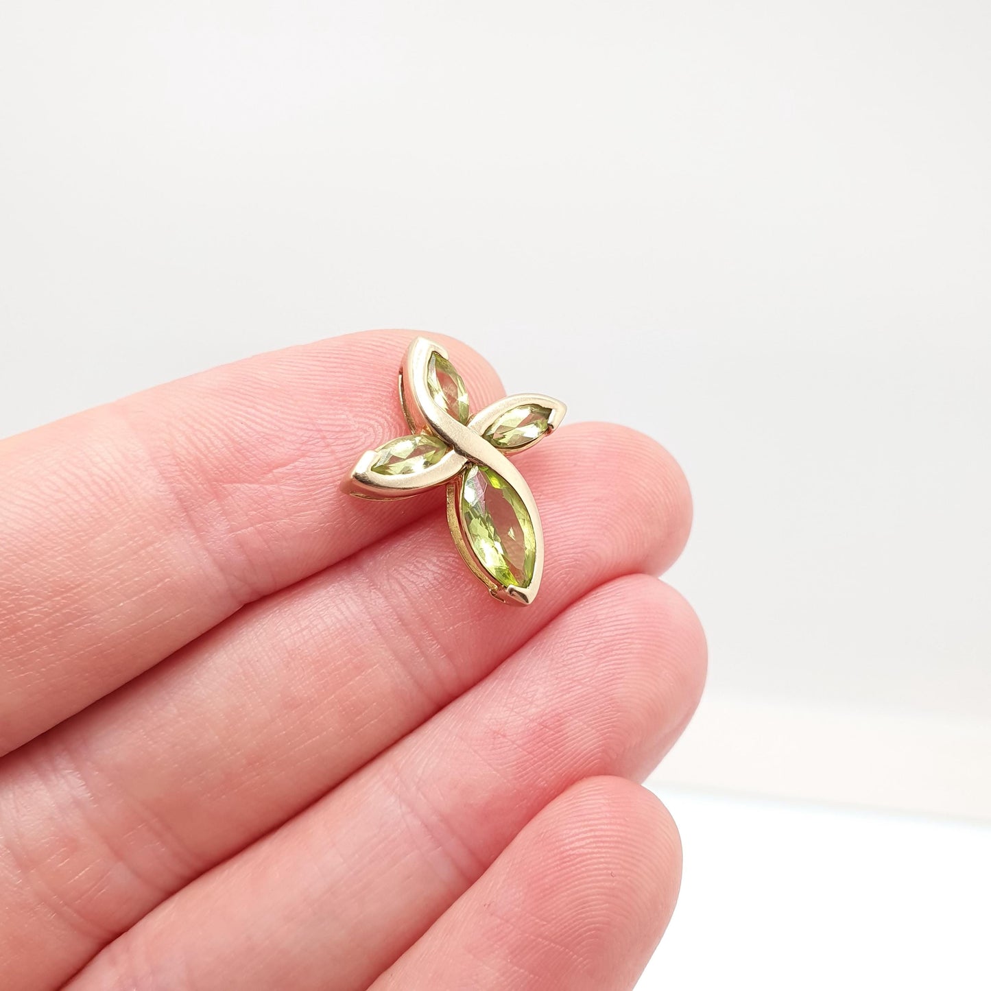 Vintage 9k 9ct Gold Peridot Olivine Necklace Pendant Cluster Halo Lime Green Gemstone Solid 375 Jewelry Jewellery
