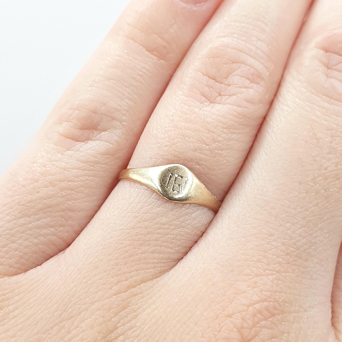 Antique 9ct Gold Signet Ring Initials IEI on Face Round Cute Keepsake Gift Small Vintage UK K US 5.25 Womens Jewelry Jewellery