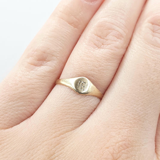Antique 9ct Gold Signet Ring Initials IEI on Face Round Cute Keepsake Gift Small Vintage UK K US 5.25 Womens Jewelry Jewellery