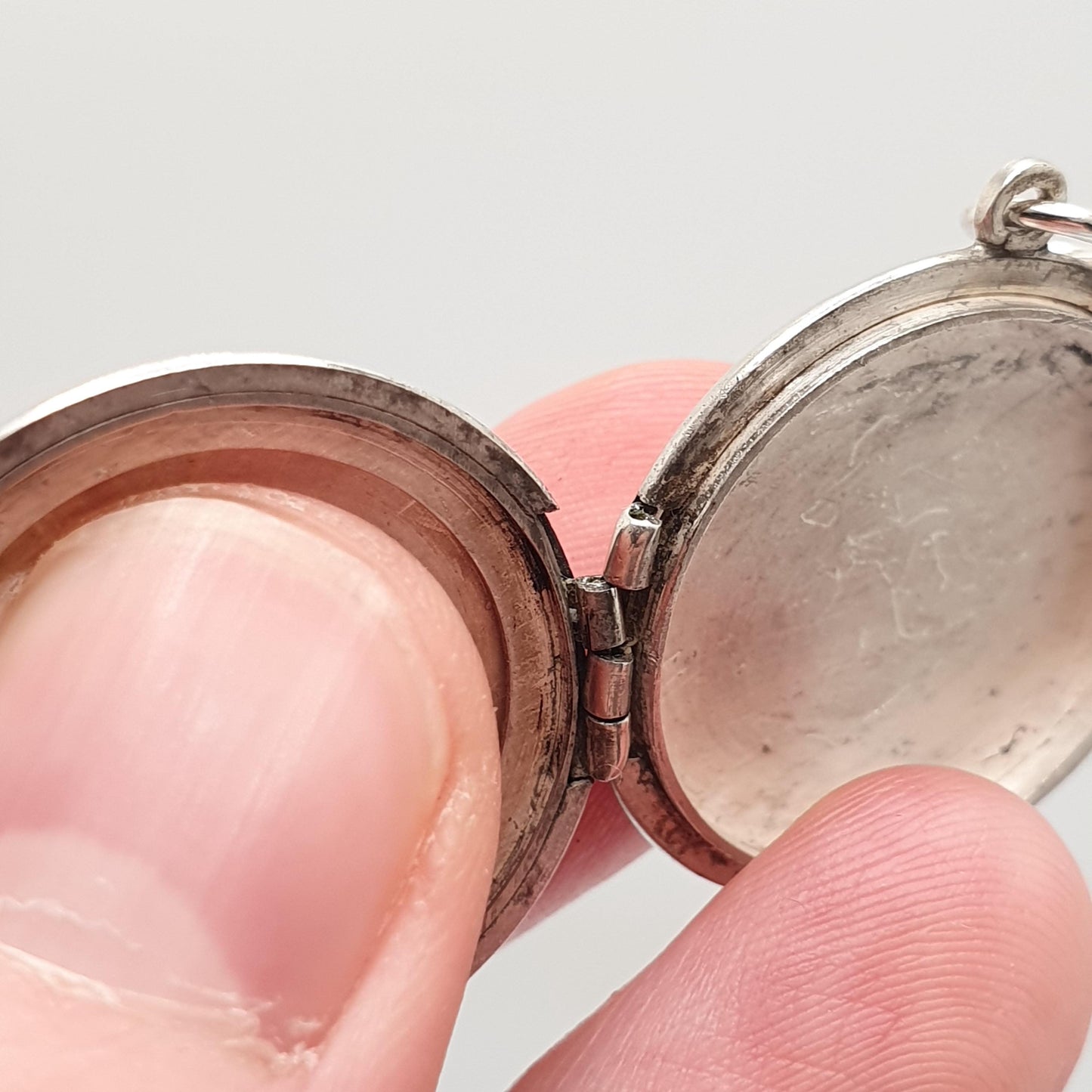 Antique Sterling Silver Locket Round Engine Turned Geometric Pattern Round Circle Necklace Pendant Picture Photo Jewelry Vintage Jewellery