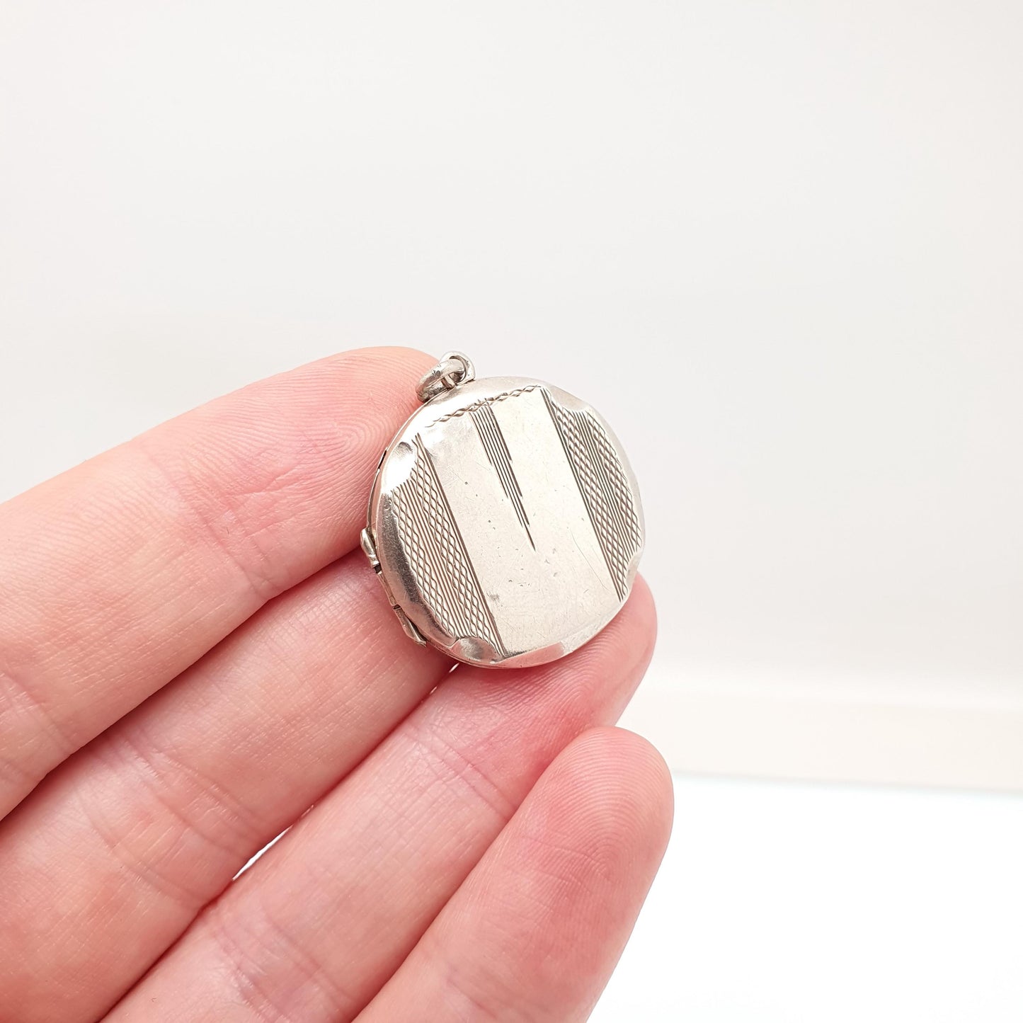 Antique Solid Silver Locket Art Deco Geometric Pattern Round Circle Necklace Pendant Rare Fine 1920s Picture Photo Jewelry Vintage Jewellery