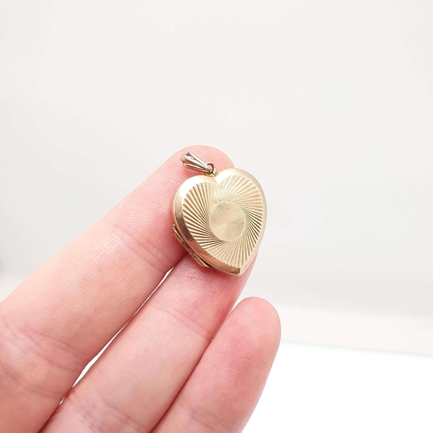 Old Vintage 9ct Gold Heart Locket Gyroscope Solid 9k 375 Pendant Small Cute Fine Estate Gift Back & Front Necklace Jewelry Womens Jewellery