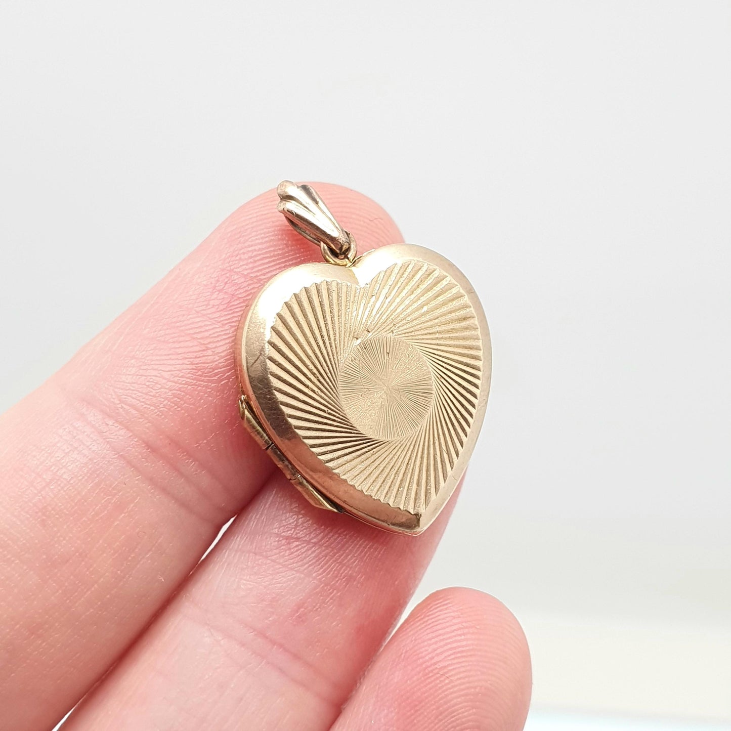 Old Vintage 9ct Gold Heart Locket Gyroscope Solid 9k 375 Pendant Small Cute Fine Estate Gift Back & Front Necklace Jewelry Womens Jewellery