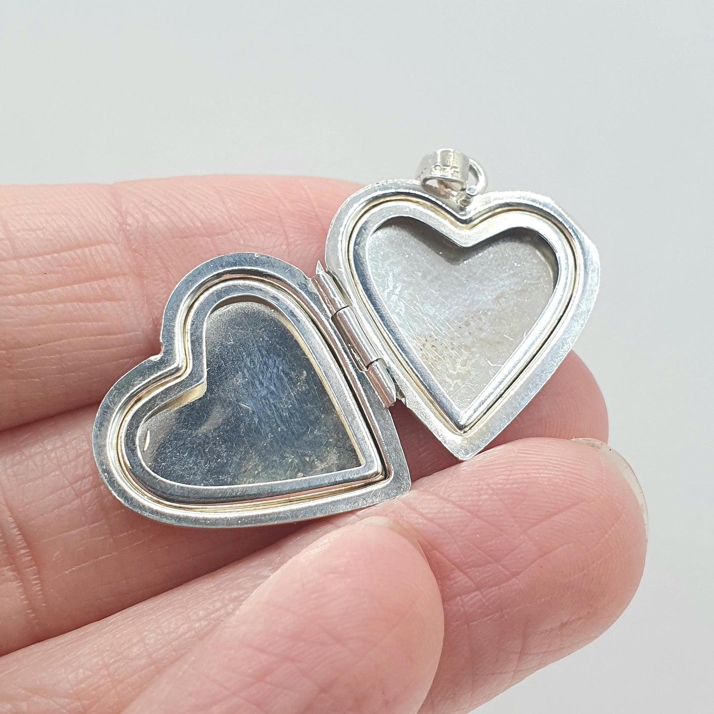 Vintage Sterling Silver Heart Locket Scroll Pattern Cute Picture Photo Pendant Necklace Womens Ladies Jewelry Jewellery