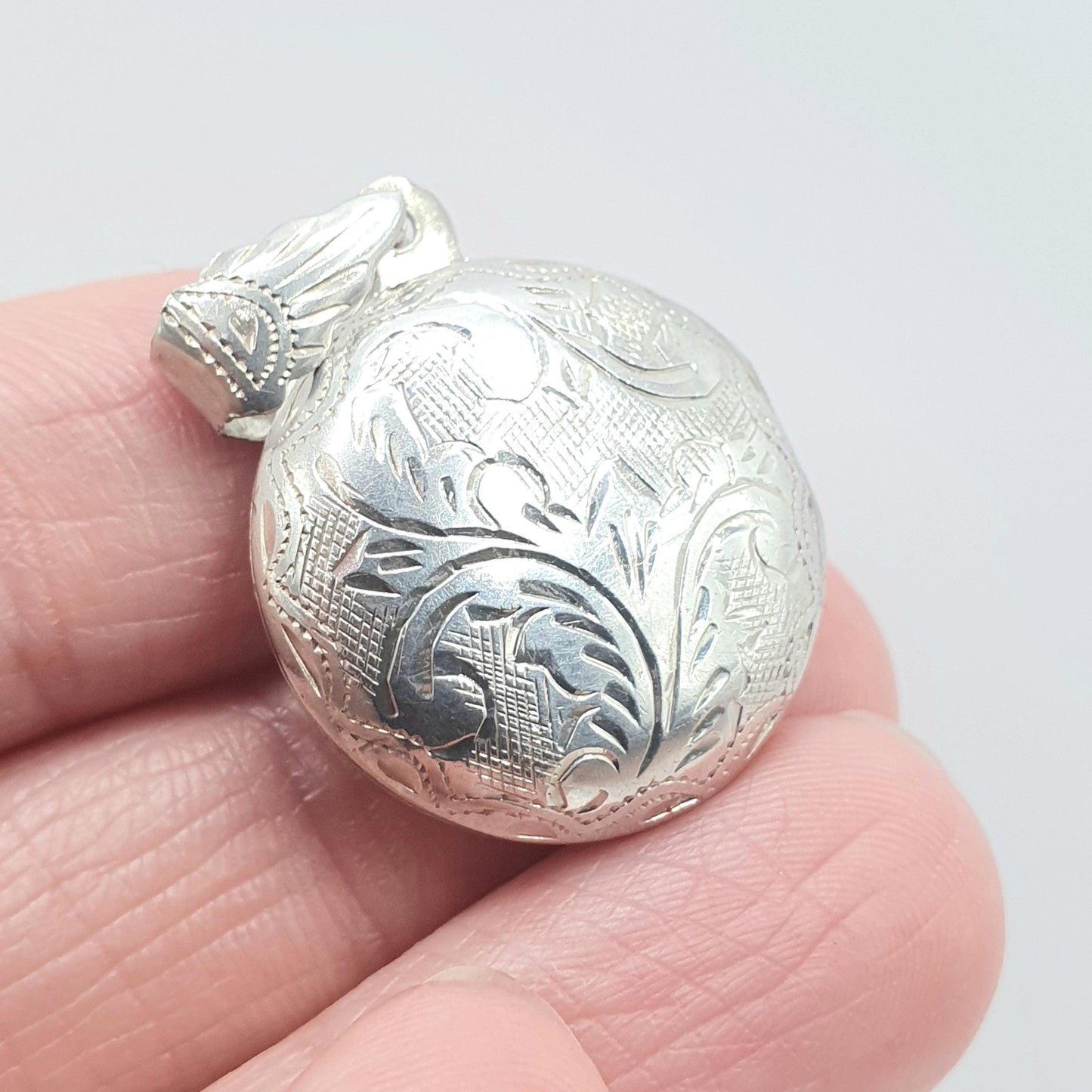 Vintage Sterling Silver Round Locket Engraved Both Sides Photo Pendant Necklace Keepsake Womens Jewelry Jewellery Unisex Mens