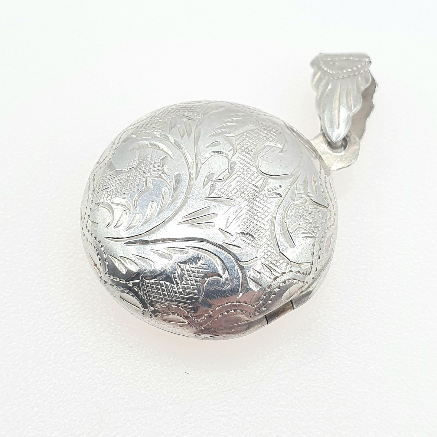 Vintage Sterling Silver Round Locket Engraved Both Sides Photo Pendant Necklace Keepsake Womens Jewelry Jewellery Unisex Mens