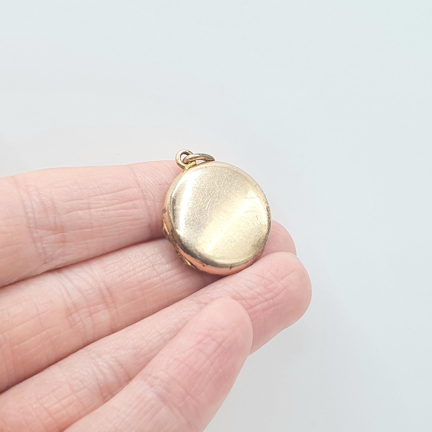 Antique Victorian Rolled Rose Gold Locket Round Pendant Necklace Photo Keepsake Vintage Jewelry Jewellery Unisex Women’s Men’s