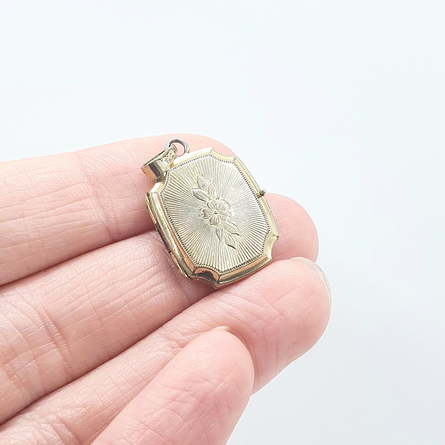 Vintage Rolled Gold Sunburst Flower Locket Rectangular Shape Gold Filled Picture Photo Womens Ladies Retro Jewellery Jewelry