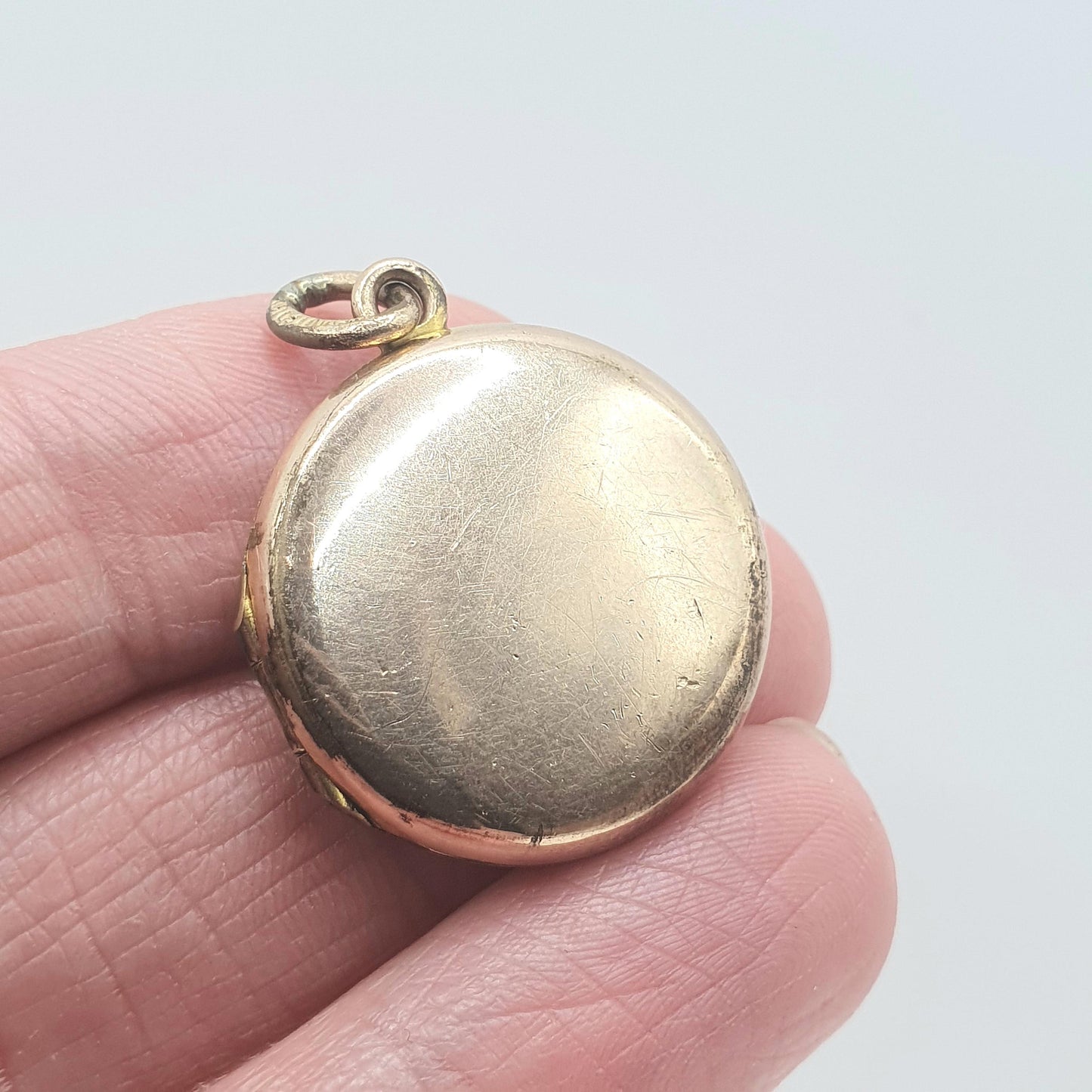 Antique Victorian Rolled Rose Gold Locket Round Pendant Necklace Photo Keepsake Vintage Jewelry Jewellery Unisex Women’s Men’s