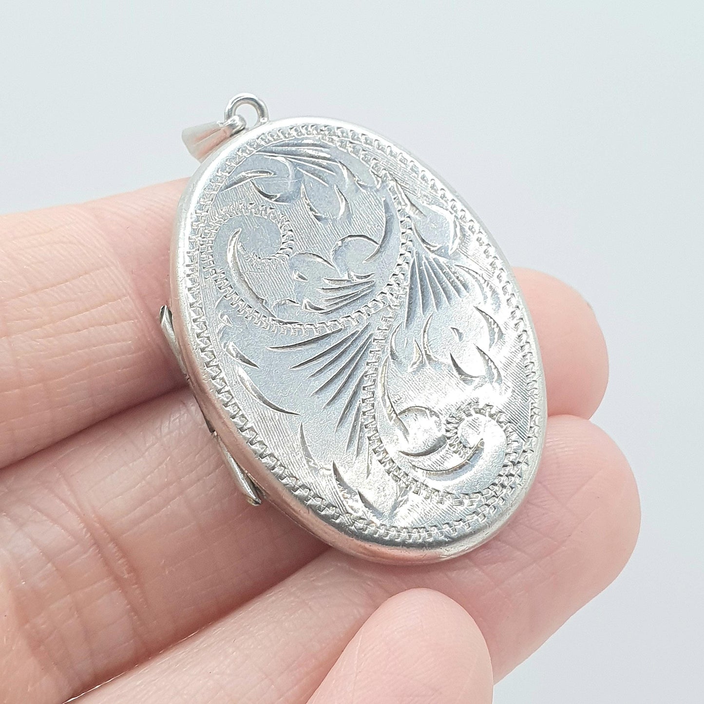 Vintage Sterling Silver Locket Oval Shape Engraved Front Large Necklace Pendant Jewelry Solid 925 Womens Photo Gift Jewellery
