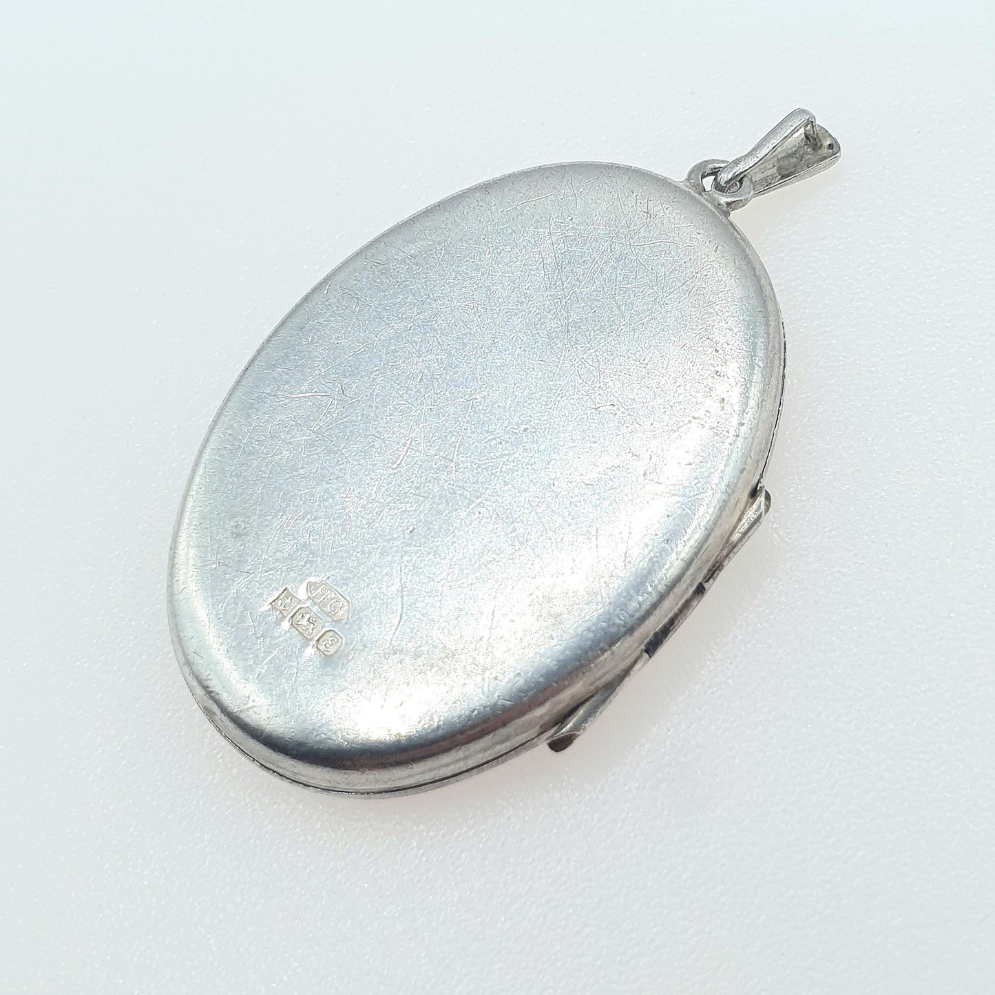 Vintage Sterling Silver Locket Oval Shape Engraved Front Large Necklace Pendant Jewelry Solid 925 Womens Photo Gift Jewellery
