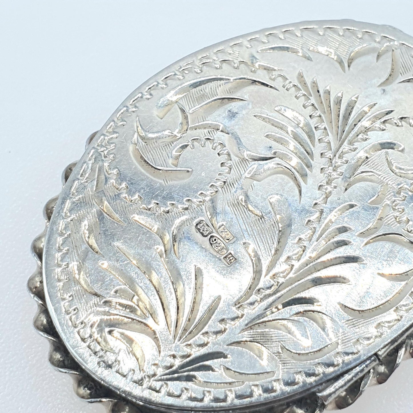 Vintage Sterling Silver Large Oval Locket Gold Highlight Flowers Rope Border Keepsake Gift Pendant Necklace Womens Unisex Jewelry Jewellery