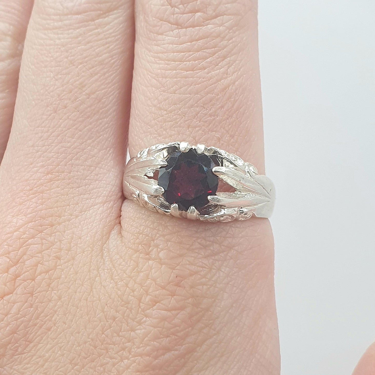 Vintage Solid Silver Garnet Gypsy Ring Solitaire Round Cut Pyrope Gemstone Retro Large Mens Womens Jewellery Jewlery UK U US 10