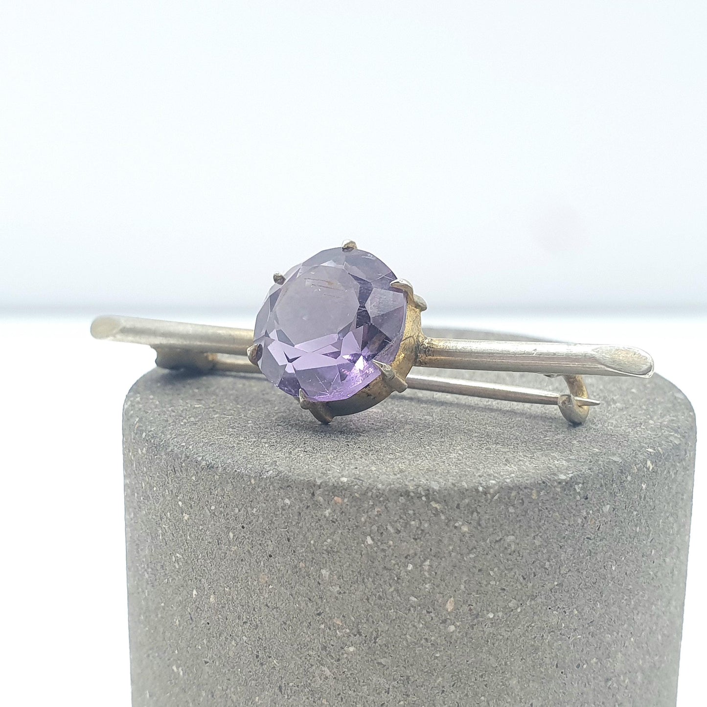 Antique Victorian Natural Amethyst Brooch Pin Round Cut Gold Gilt Base Metal Vintage 1800s Lilac Purple Womens Jewelry